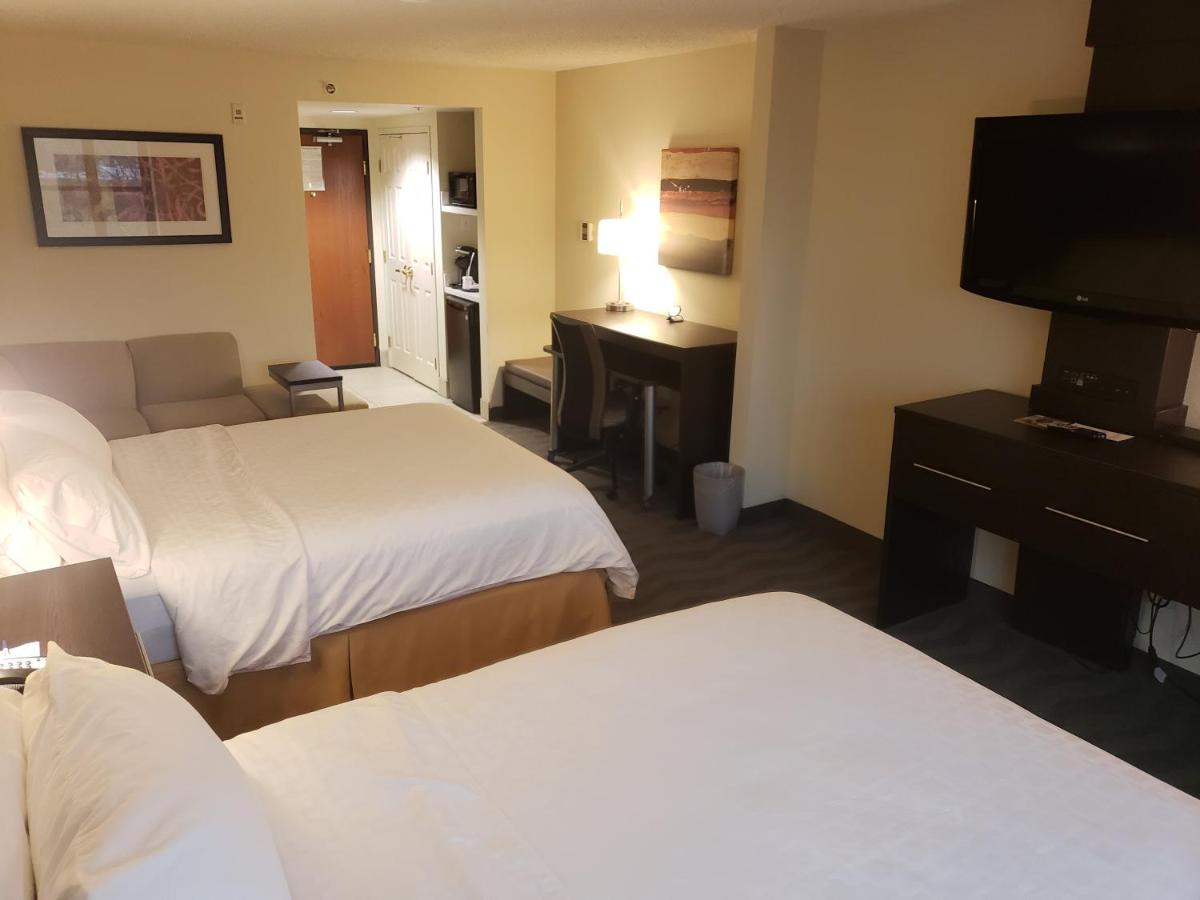 Queen Room with Two Queen Beds - Disability Access/Non-Smoking at Holiday Inn Express Portland West/Hillsboro by IHG