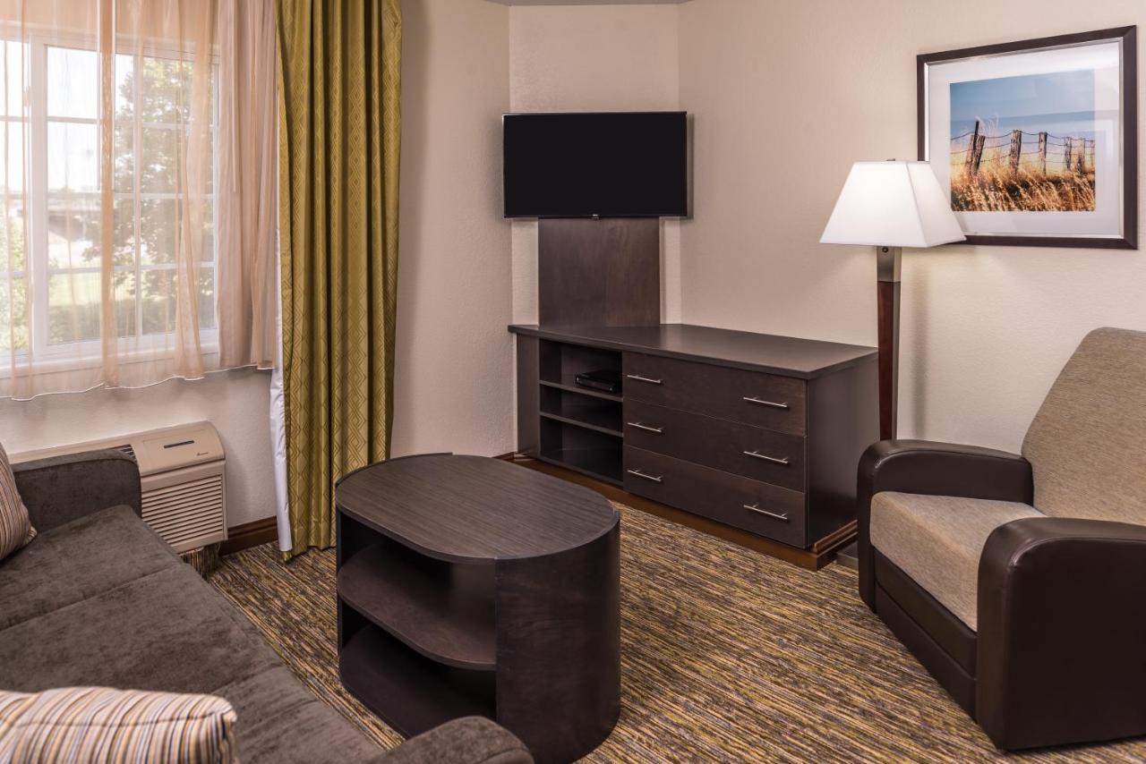 | Candlewood Suites Kansas City, an IHG Hotel