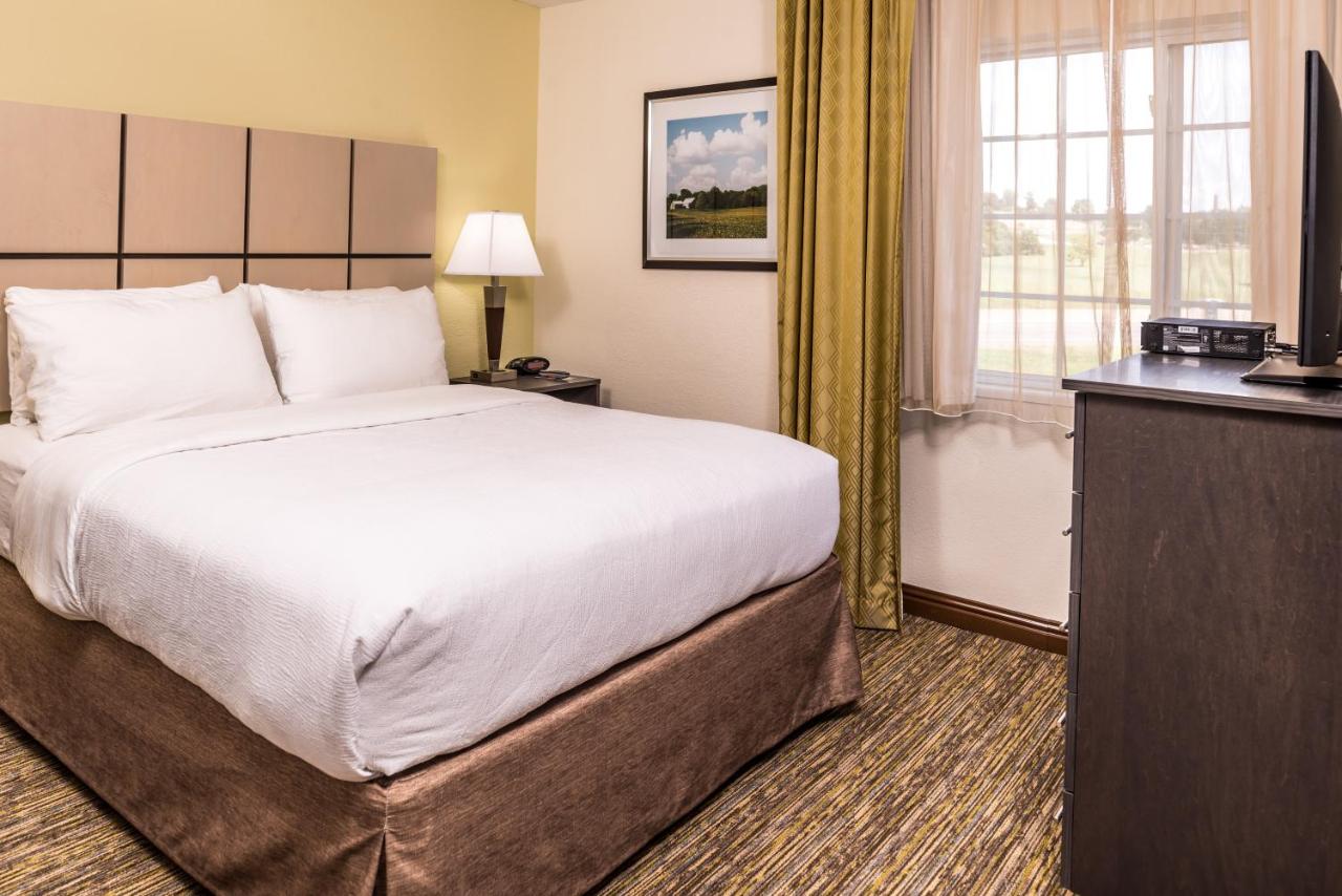 | Candlewood Suites Kansas City, an IHG Hotel