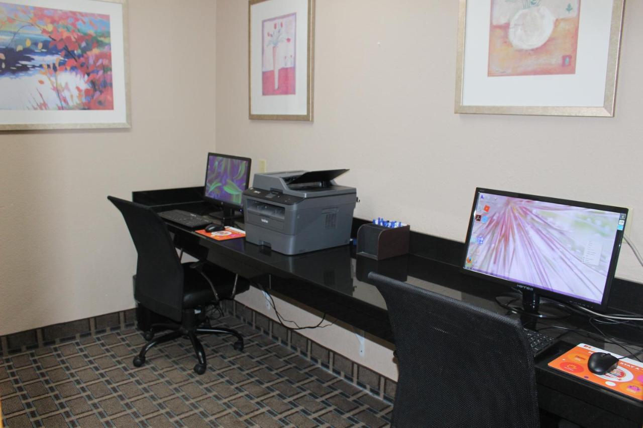 | Holiday Inn Express Kansas City Liberty Missouri, an IHG Hotel