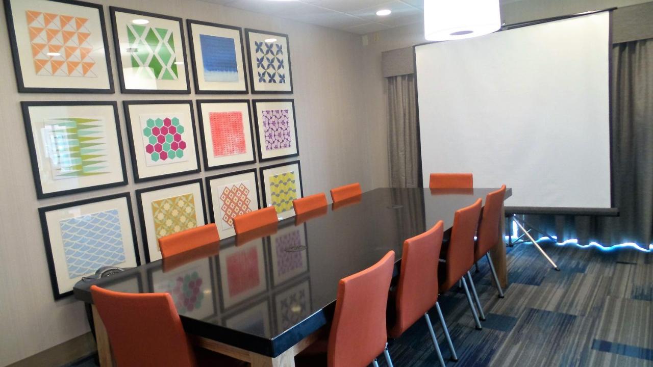 | Holiday Inn Express & Suites - Muncie, an IHG Hotel