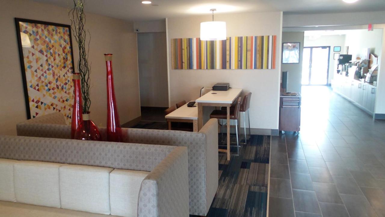 | Holiday Inn Express & Suites - Muncie, an IHG Hotel