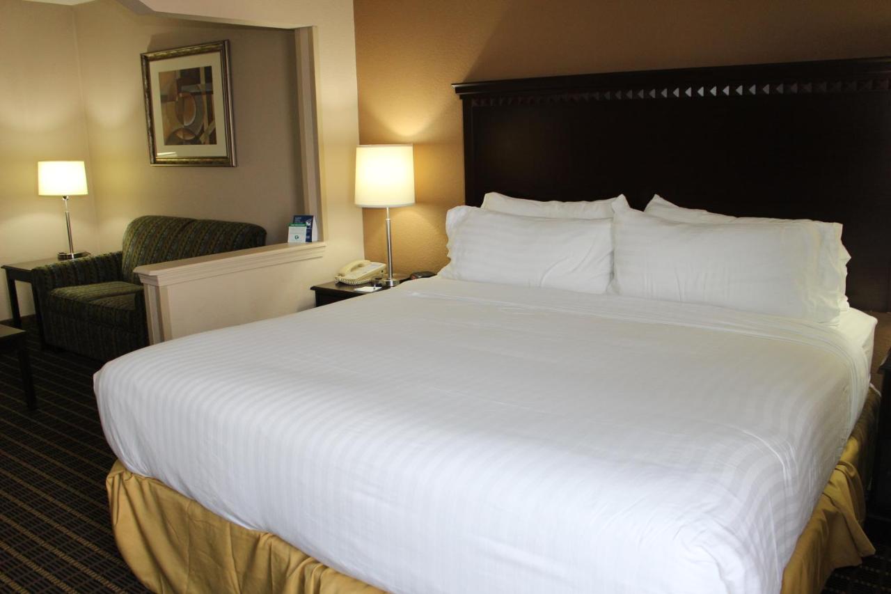 | Holiday Inn Express Kansas City Liberty Missouri, an IHG Hotel
