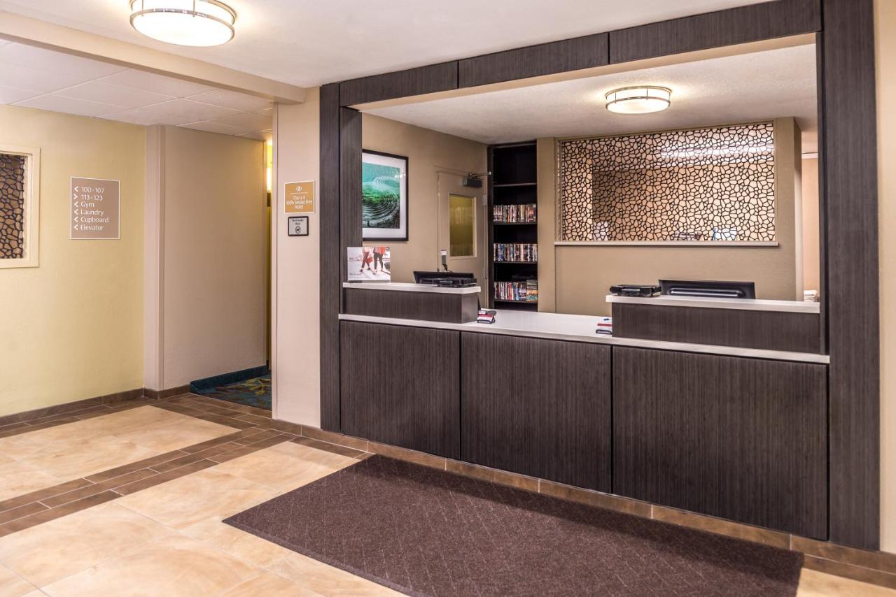 | Candlewood Suites Kansas City, an IHG Hotel