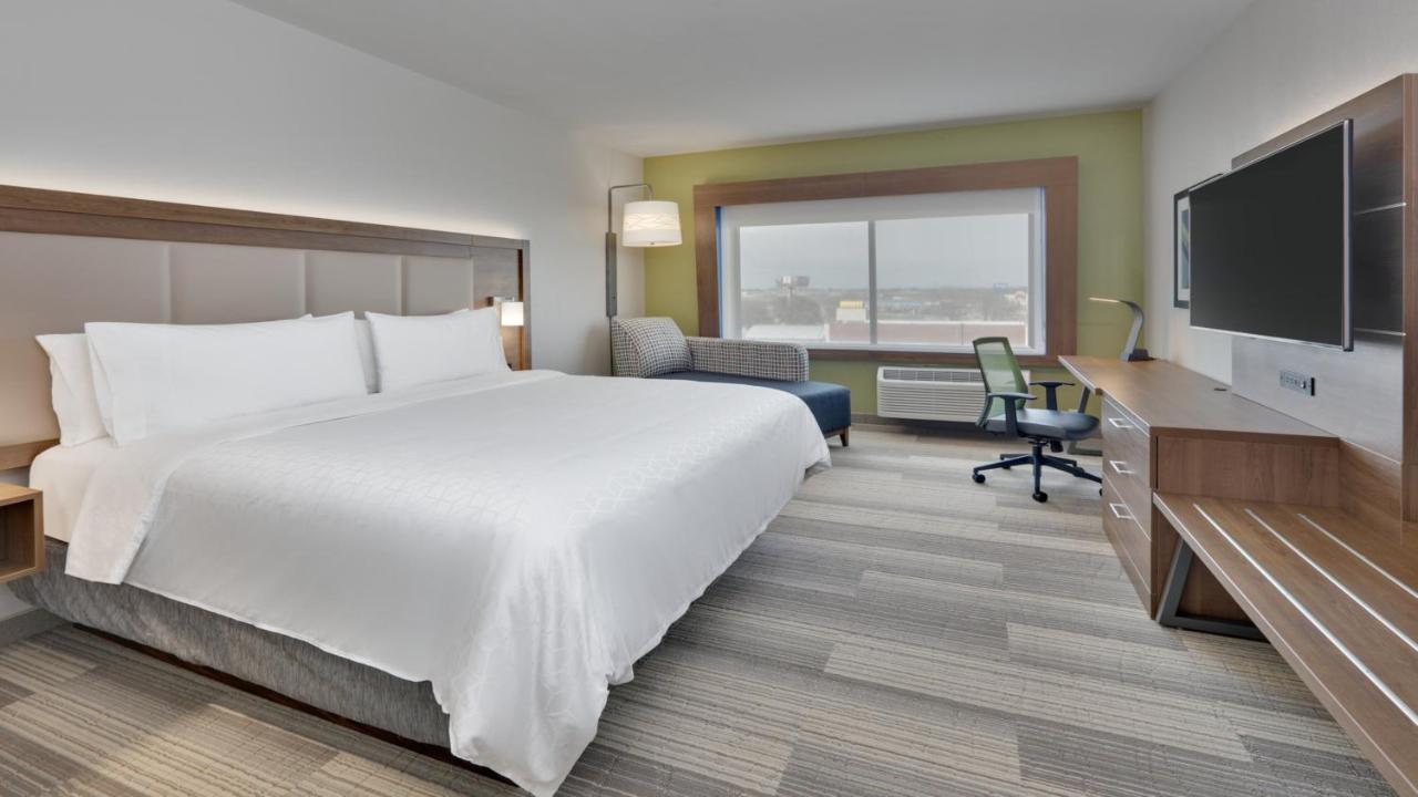 King Room - Mobility Access Tub - Non-Smoking at Holiday Inn Express & Suites Oklahoma City West-Yukon by IHG