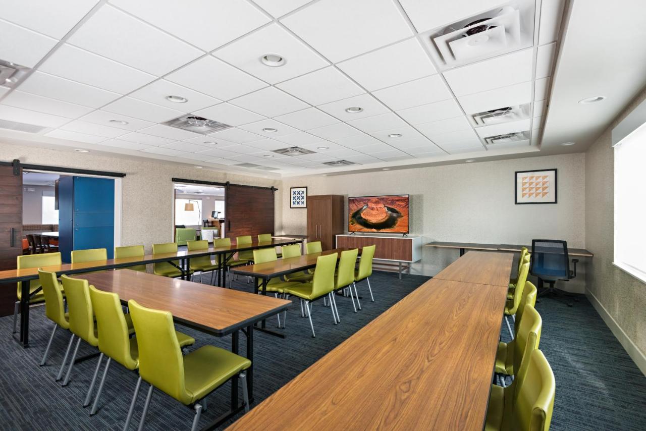  | Holiday Inn Express Peoria North - Glendale, an IHG Hotel