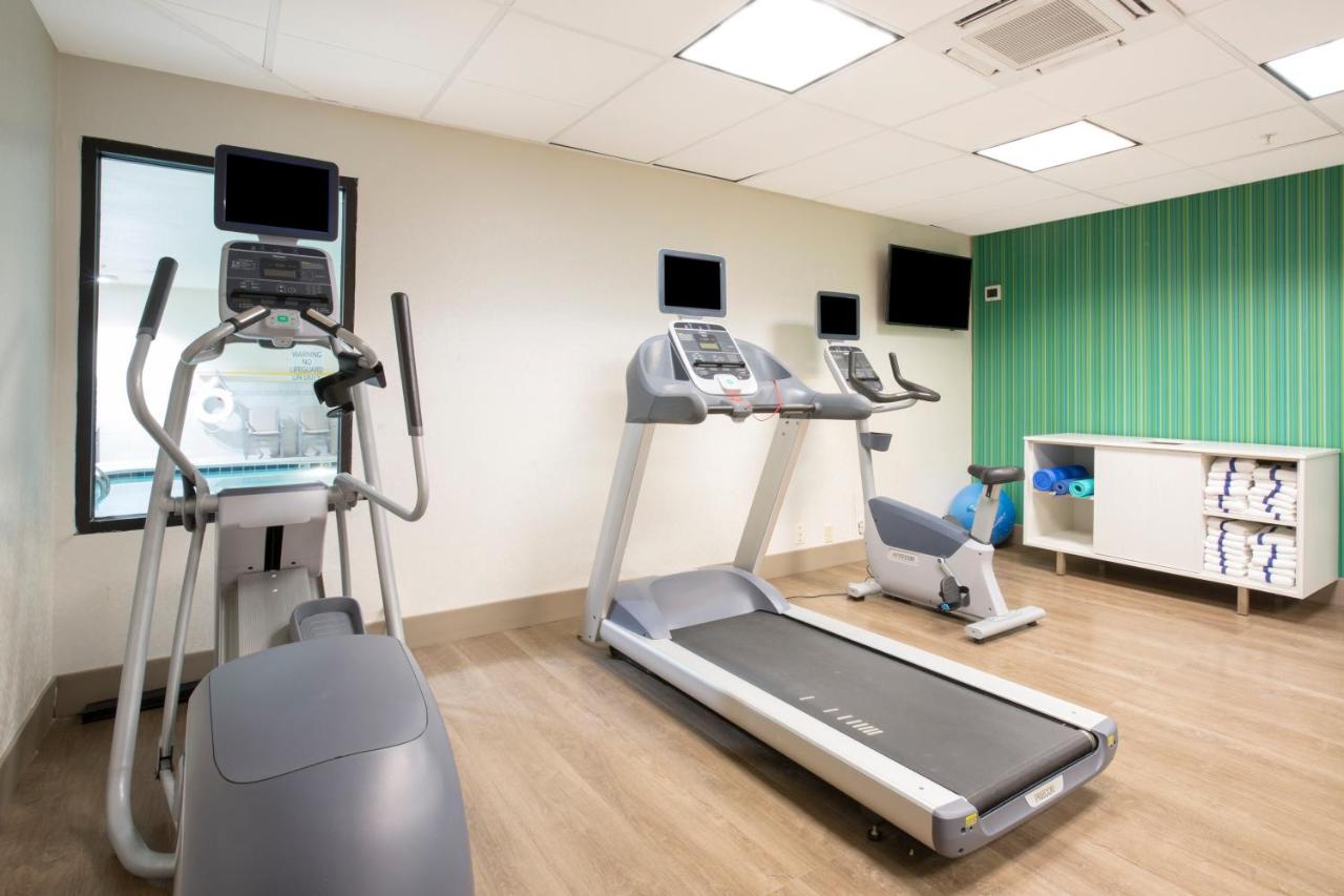 | Holiday Inn Express Kansas City - at the Legends!, an IHG Hotel