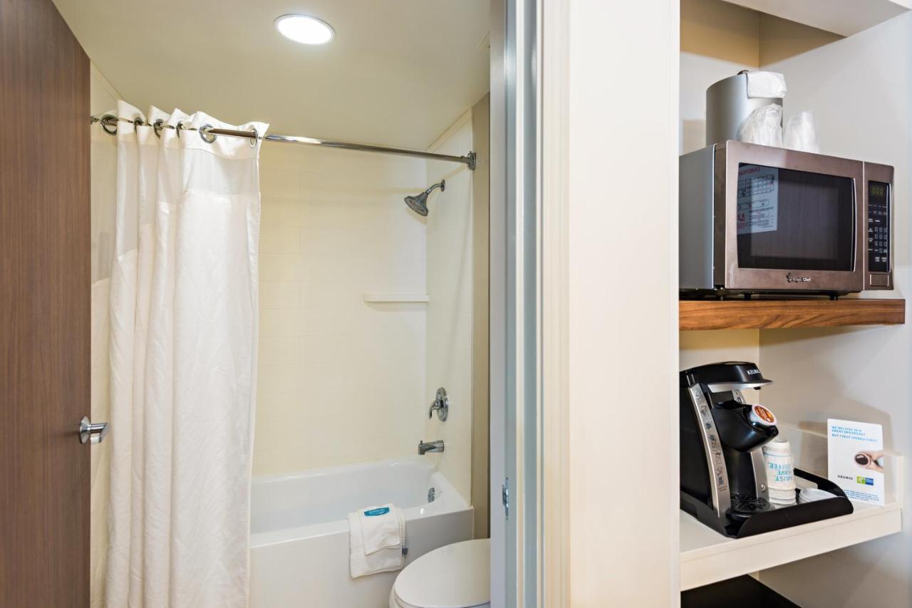  | Holiday Inn Express Peoria North - Glendale, an IHG Hotel