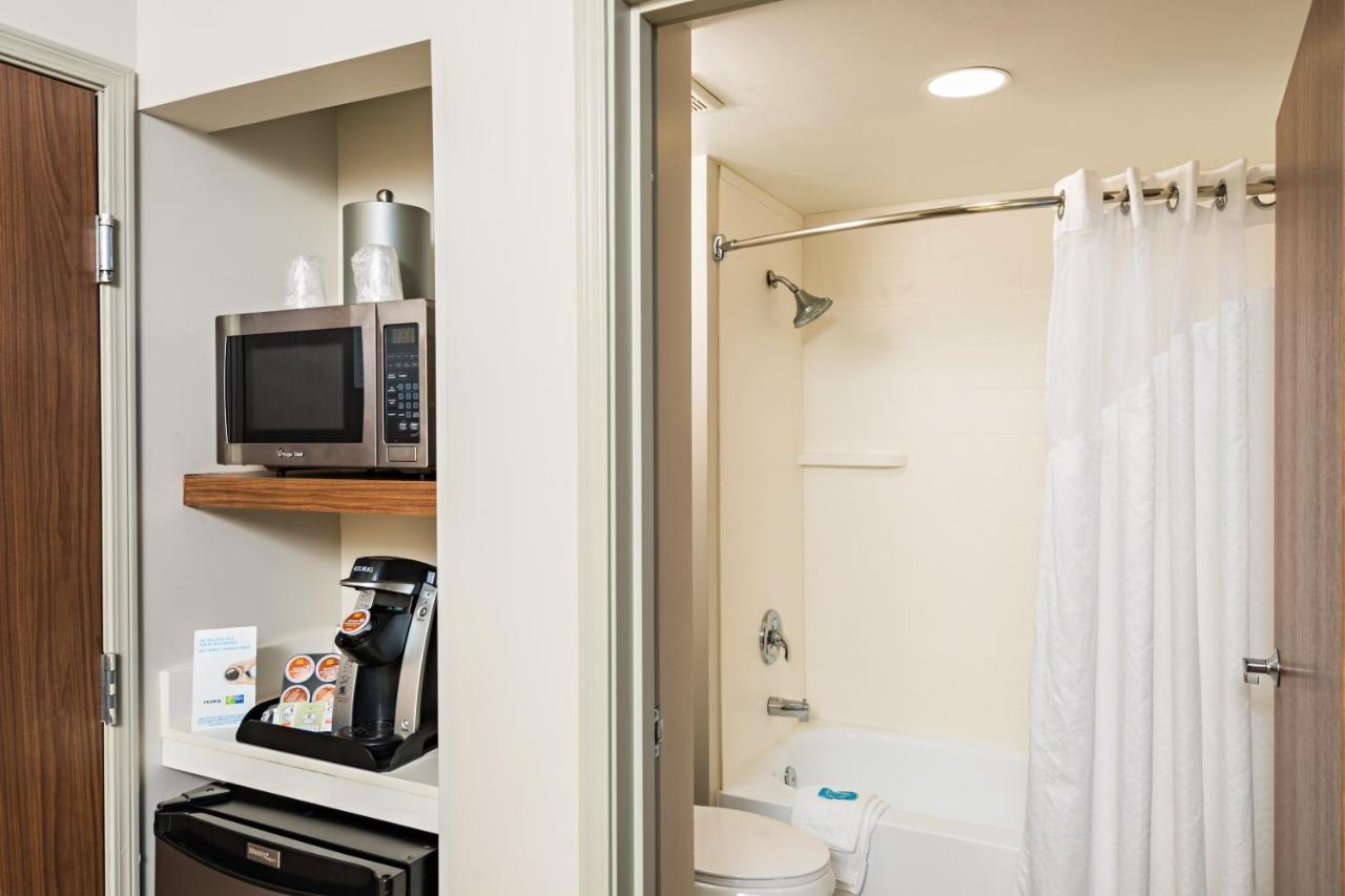  | Holiday Inn Express Peoria North - Glendale, an IHG Hotel