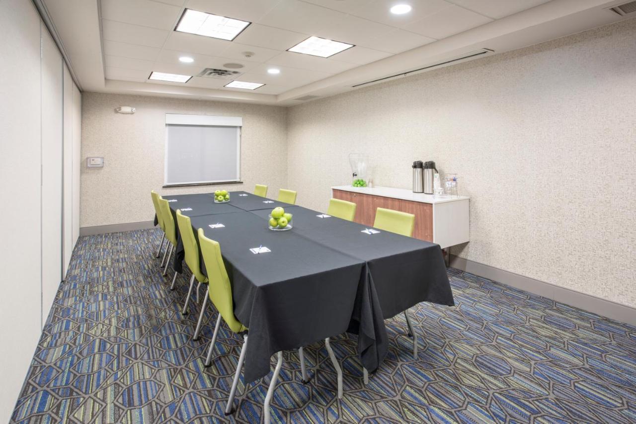 | Holiday Inn Express Kansas City - at the Legends!, an IHG Hotel