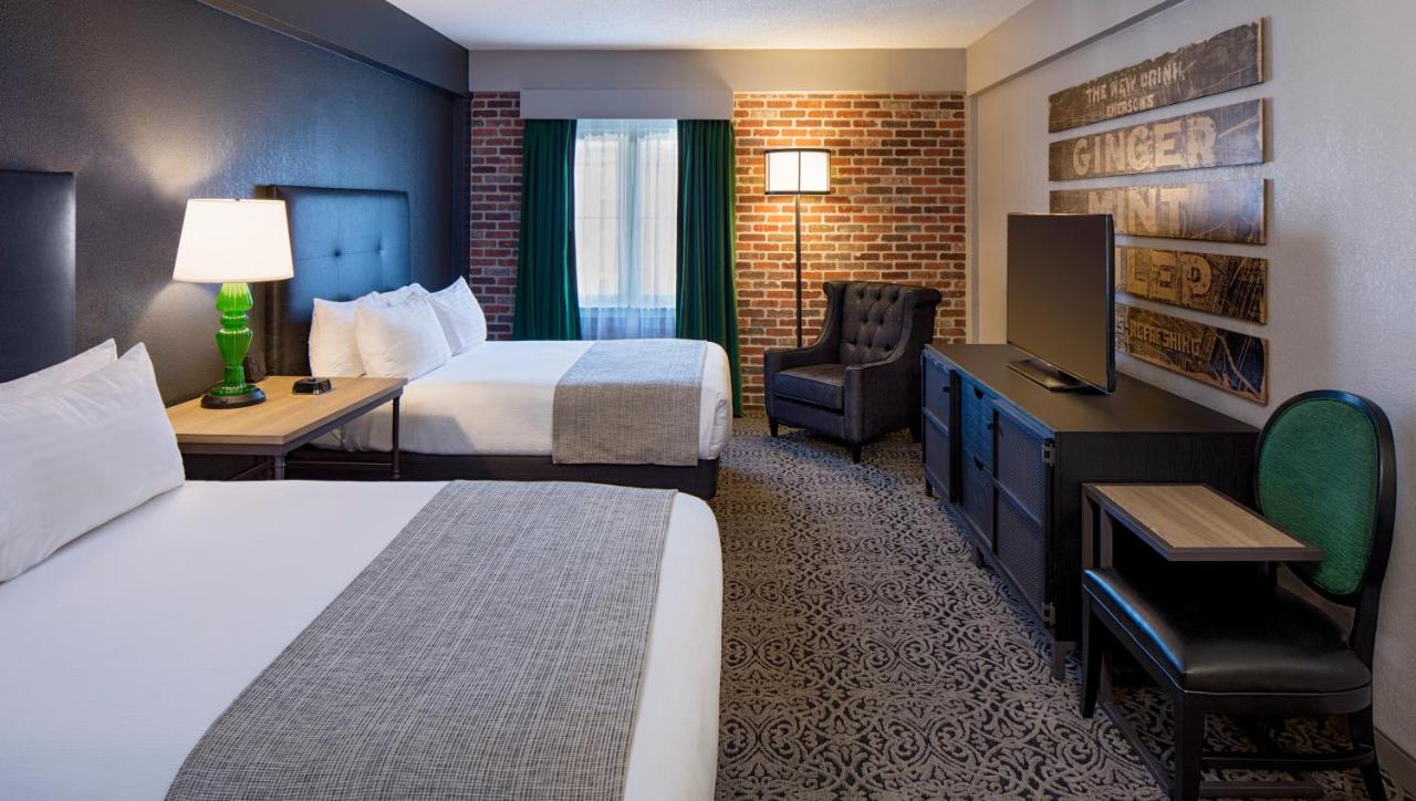| Holiday Inn FRENCH QUARTER-CHATEAU LEMOYNE, an IHG Hotel