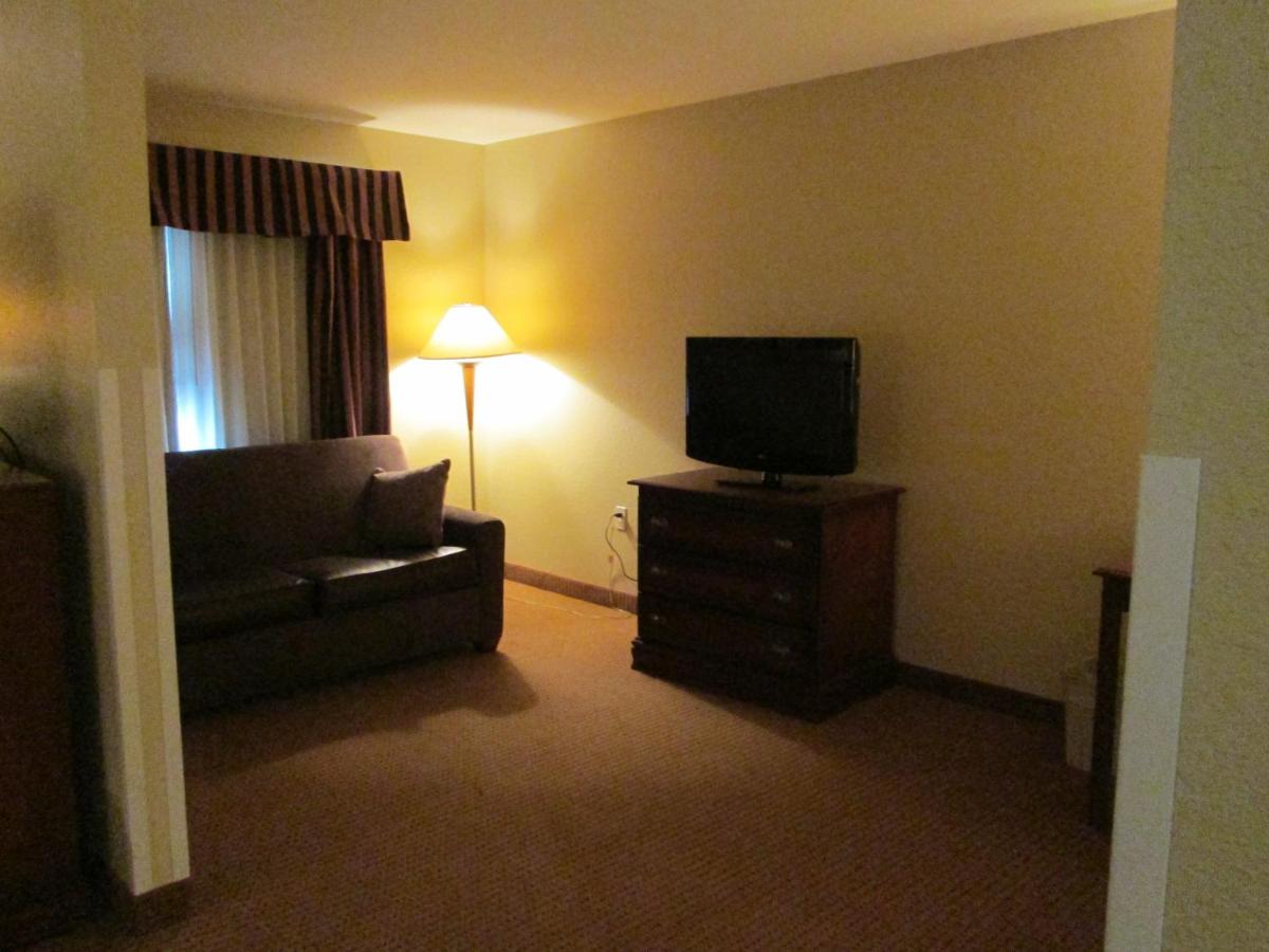 | Holiday Inn Express - Newell-Chester WV, an IHG Hotel