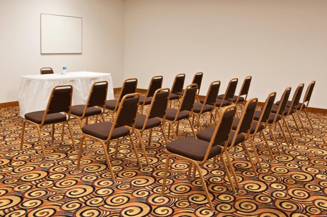 | Holiday Inn Express - Newell-Chester WV, an IHG Hotel