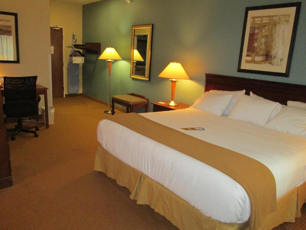| Holiday Inn Express - Newell-Chester WV, an IHG Hotel