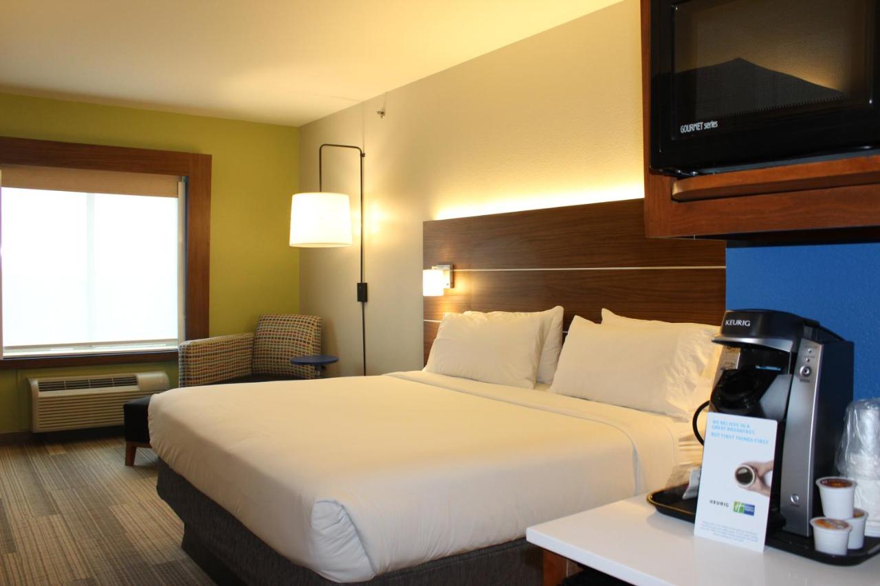 King Room - Non-Smoking at Holiday Inn Express & Suites Mansfield by IHG