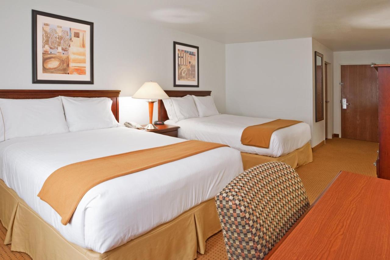 | Holiday Inn Express - Newell-Chester WV, an IHG Hotel