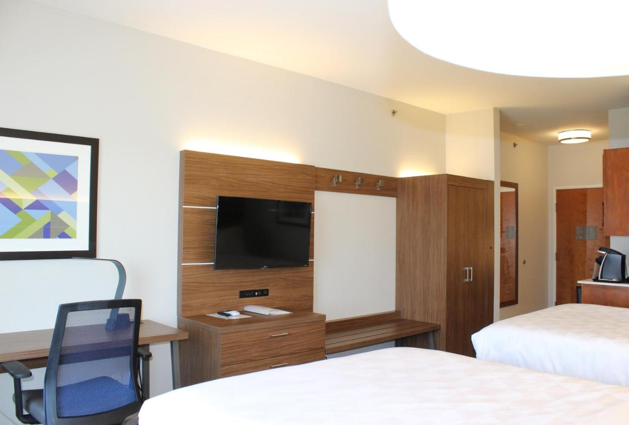 Queen Room with Two Queen Beds - Disability Access/Non-Smoking at Holiday Inn Express & Suites Mansfield by IHG