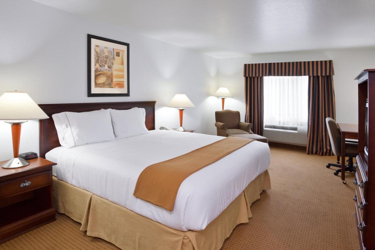 | Holiday Inn Express - Newell-Chester WV, an IHG Hotel