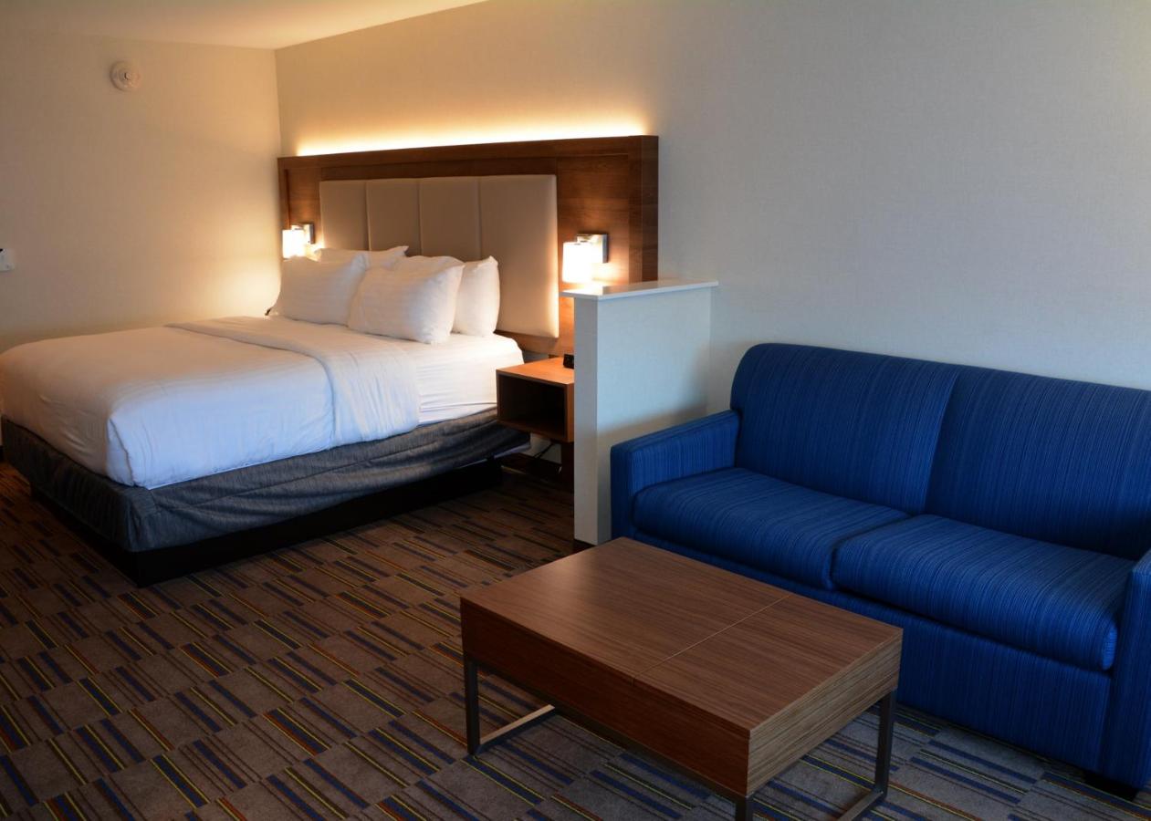  | Holiday Inn Express & Suites Pittsburgh - Monroeville