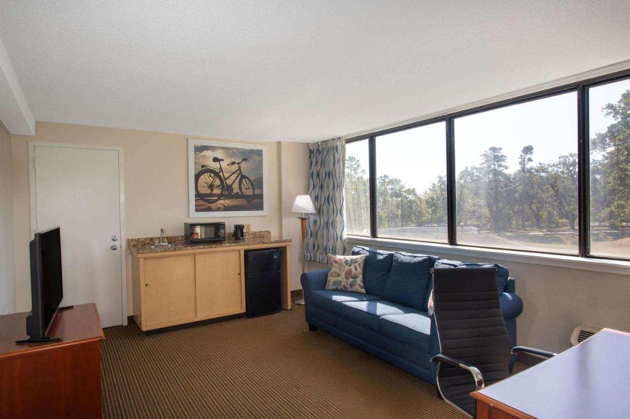 King Suite - Non-Smoking at Days Inn & Suites by Wyndham Tallahassee Conf Center I-10