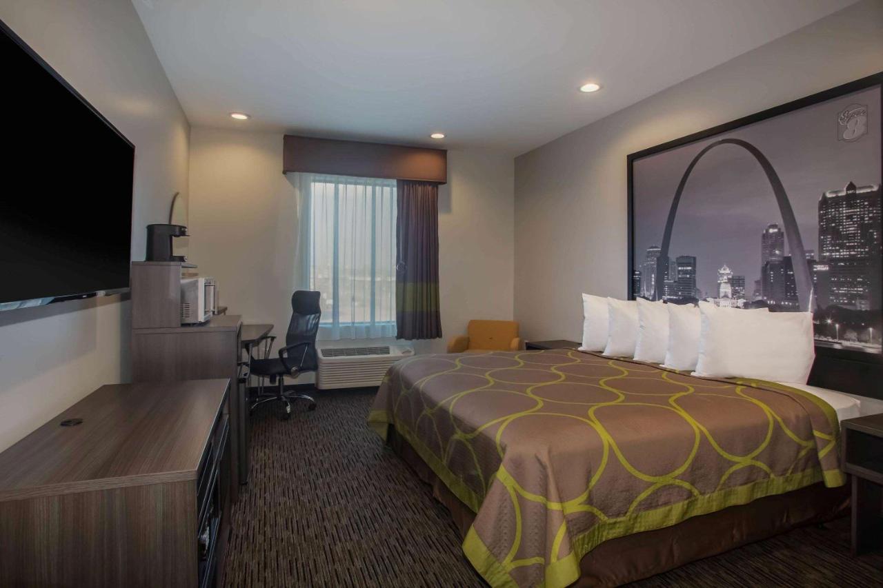 | Super 8 by Wyndham St. Louis North