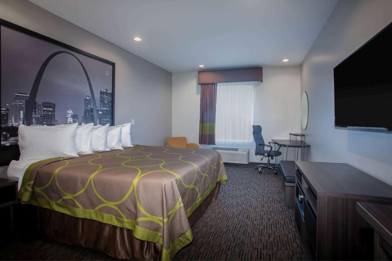 | Super 8 by Wyndham St. Louis North