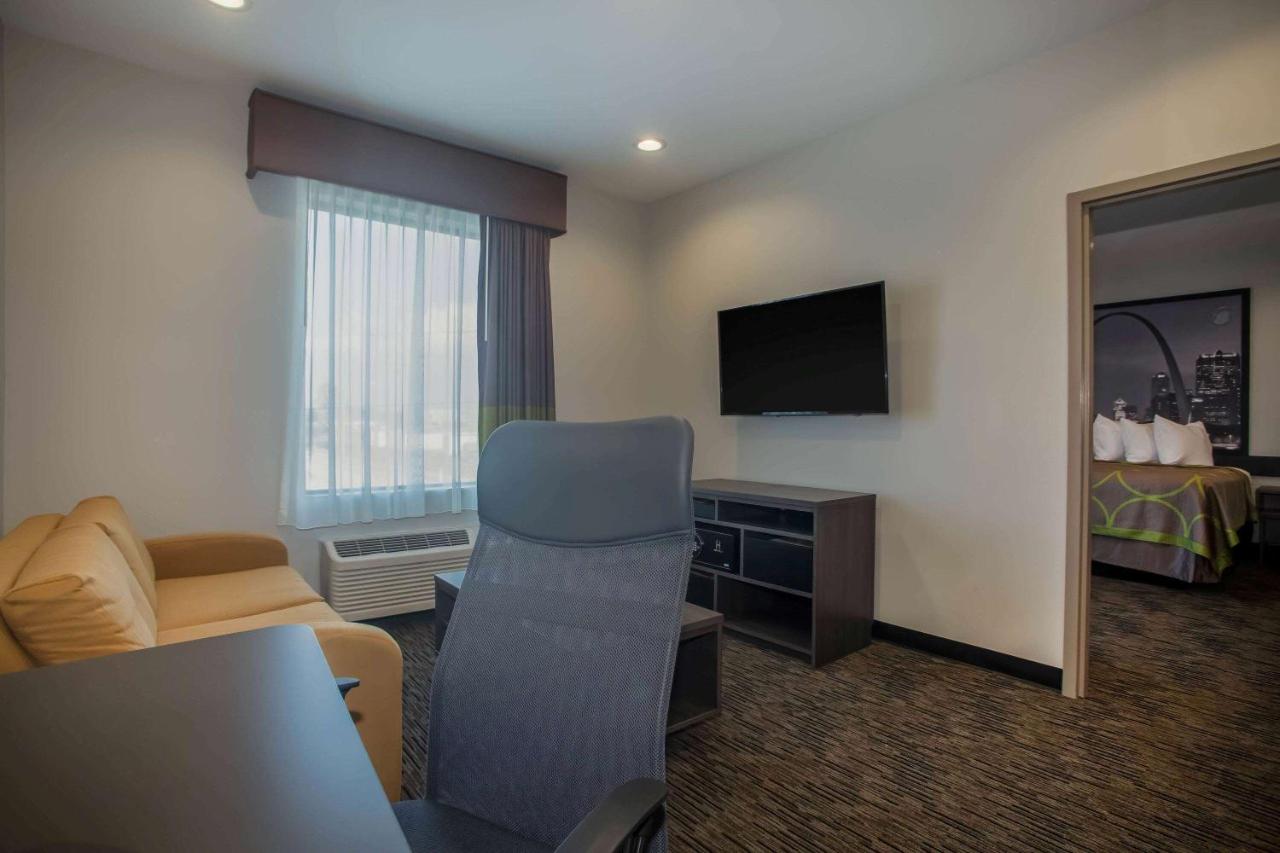 | Super 8 by Wyndham St. Louis North
