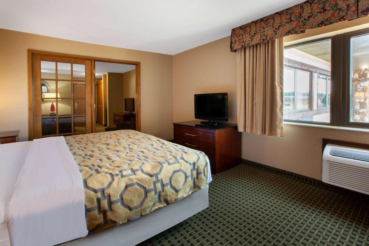 King Studio Suite - Non-Smoking at Baymont by Wyndham Franklin