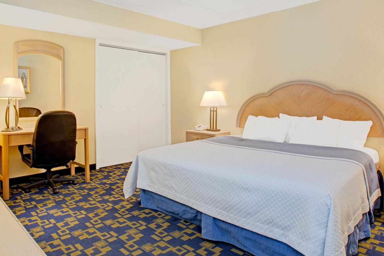 | Days Inn by Wyndham East Windsor/Hightstown