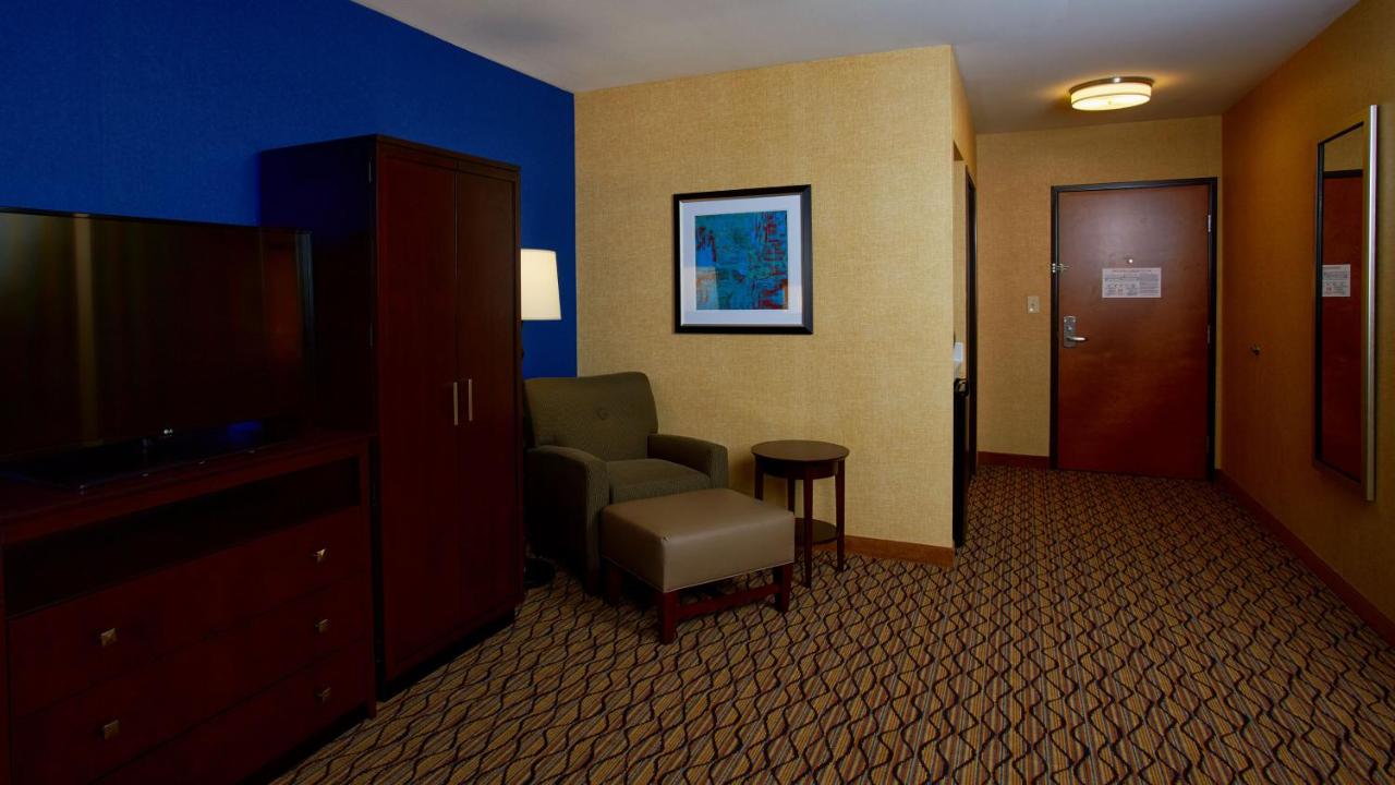 | Holiday Inn Express Bordentown - Trenton South, an IHG Hotel