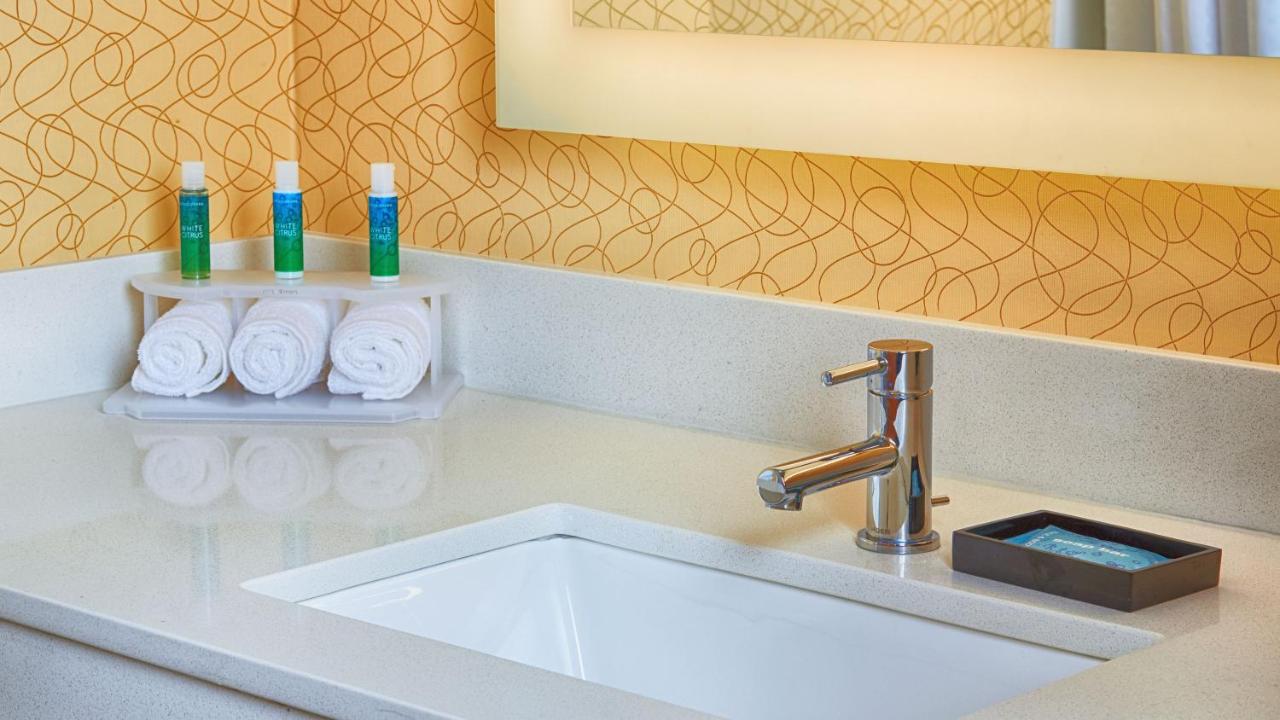 | Holiday Inn Express Bordentown - Trenton South, an IHG Hotel
