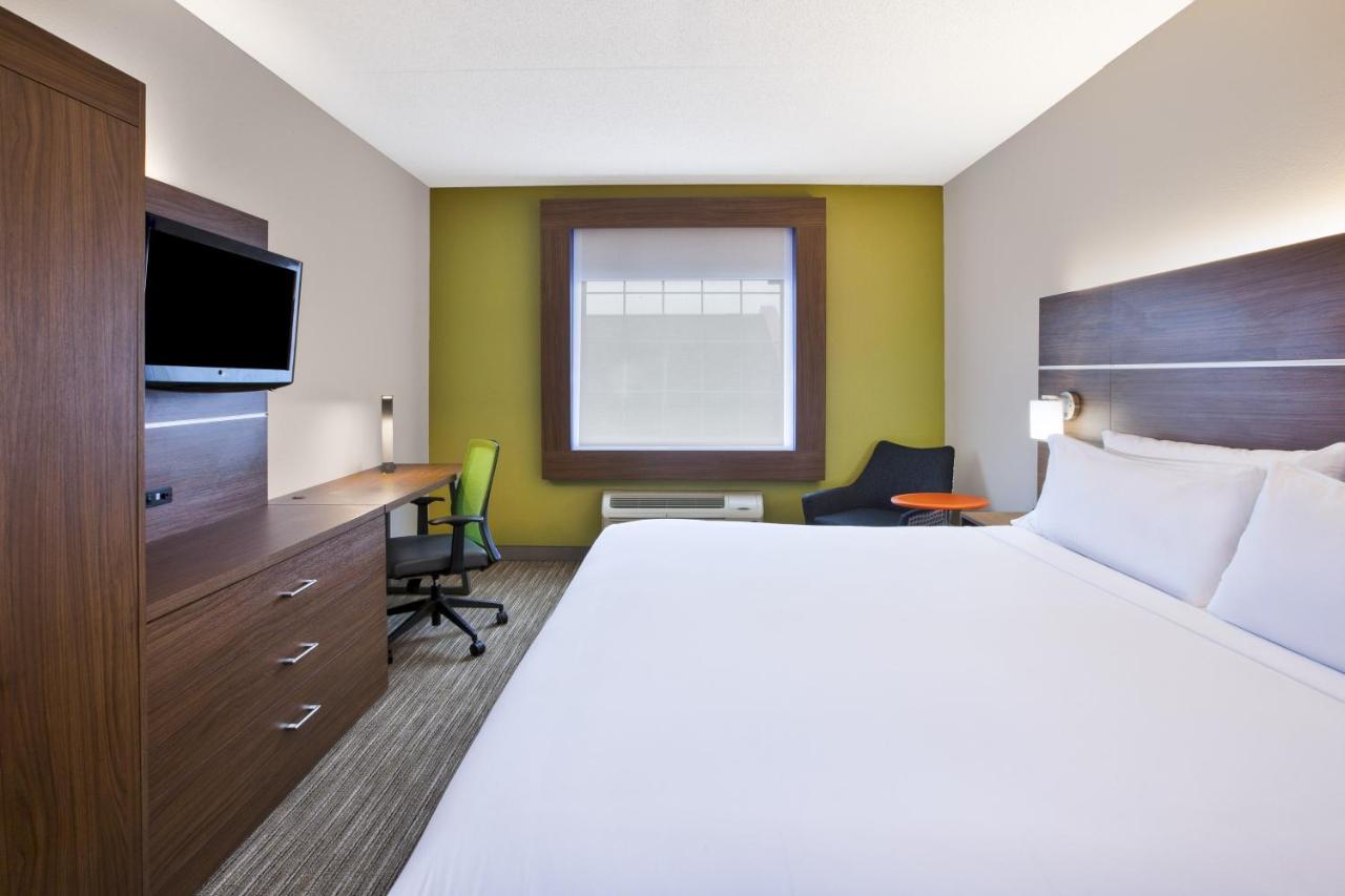 King Room - Mobility Access/Roll in Shower - Non-Smoking at Holiday Inn Express & Suites Alcoa (Knoxville Airport) by IHG