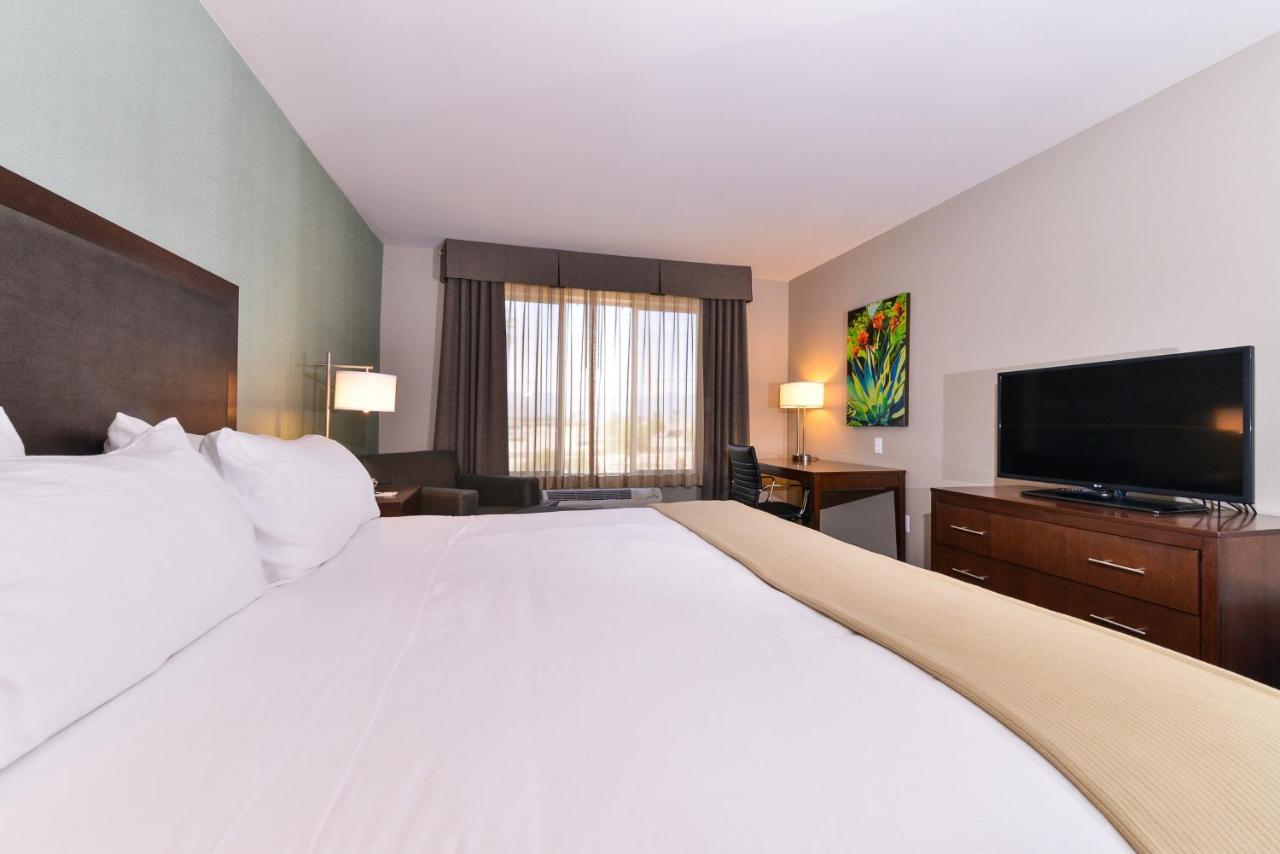 King Room - Mobility Access/Hearing Accessible at Holiday Inn Express & Suites Indio - Coachella Valley by IHG