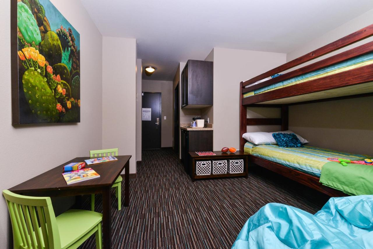 King Suite at Holiday Inn Express & Suites Indio - Coachella Valley by IHG