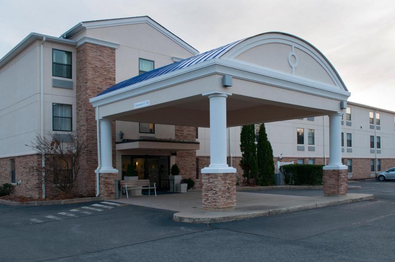 | Holiday Inn Express Vernon-Manchester, an IHG Hotel