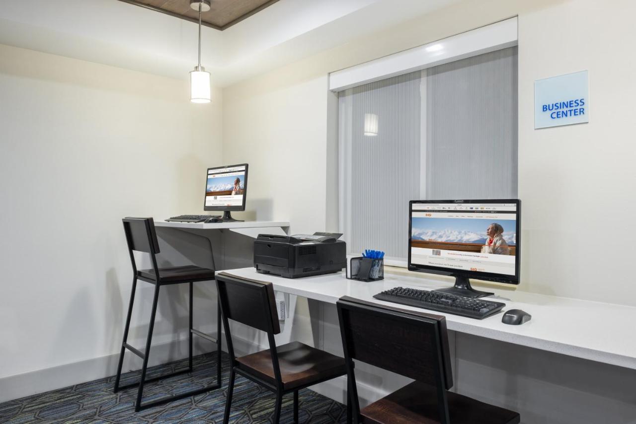 | Holiday Inn Express Warrenton, an IHG Hotel