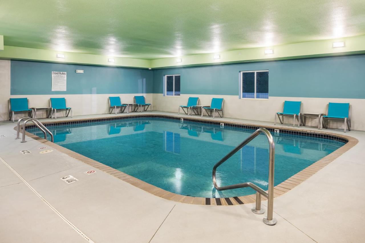 | Holiday Inn Express Warrenton, an IHG Hotel