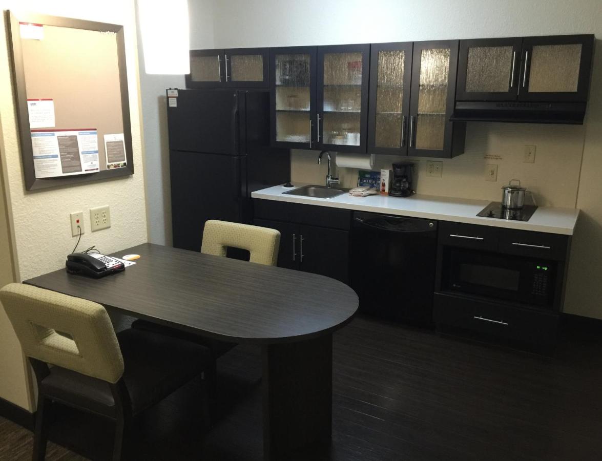 One-Bedroom One King Hear Mobility Access Tran Shower at Candlewood Suites Woodward, an IHG Hotel