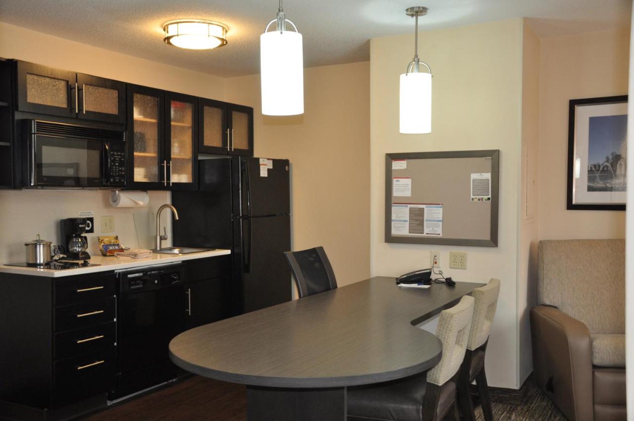 One-Bedroom Queen Suite - Non-Smoking at Candlewood Suites Herndon by IHG