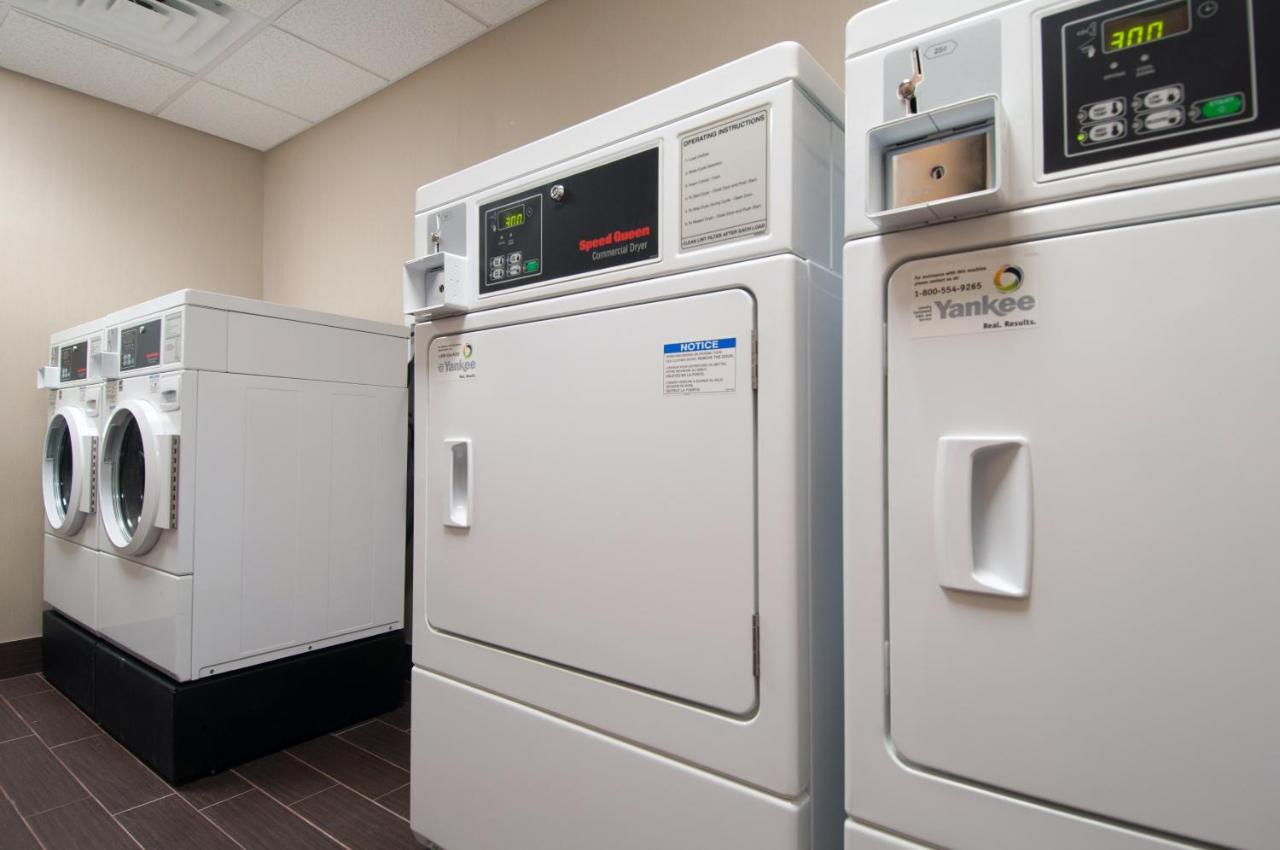 | Holiday Inn Express Vernon-Manchester, an IHG Hotel
