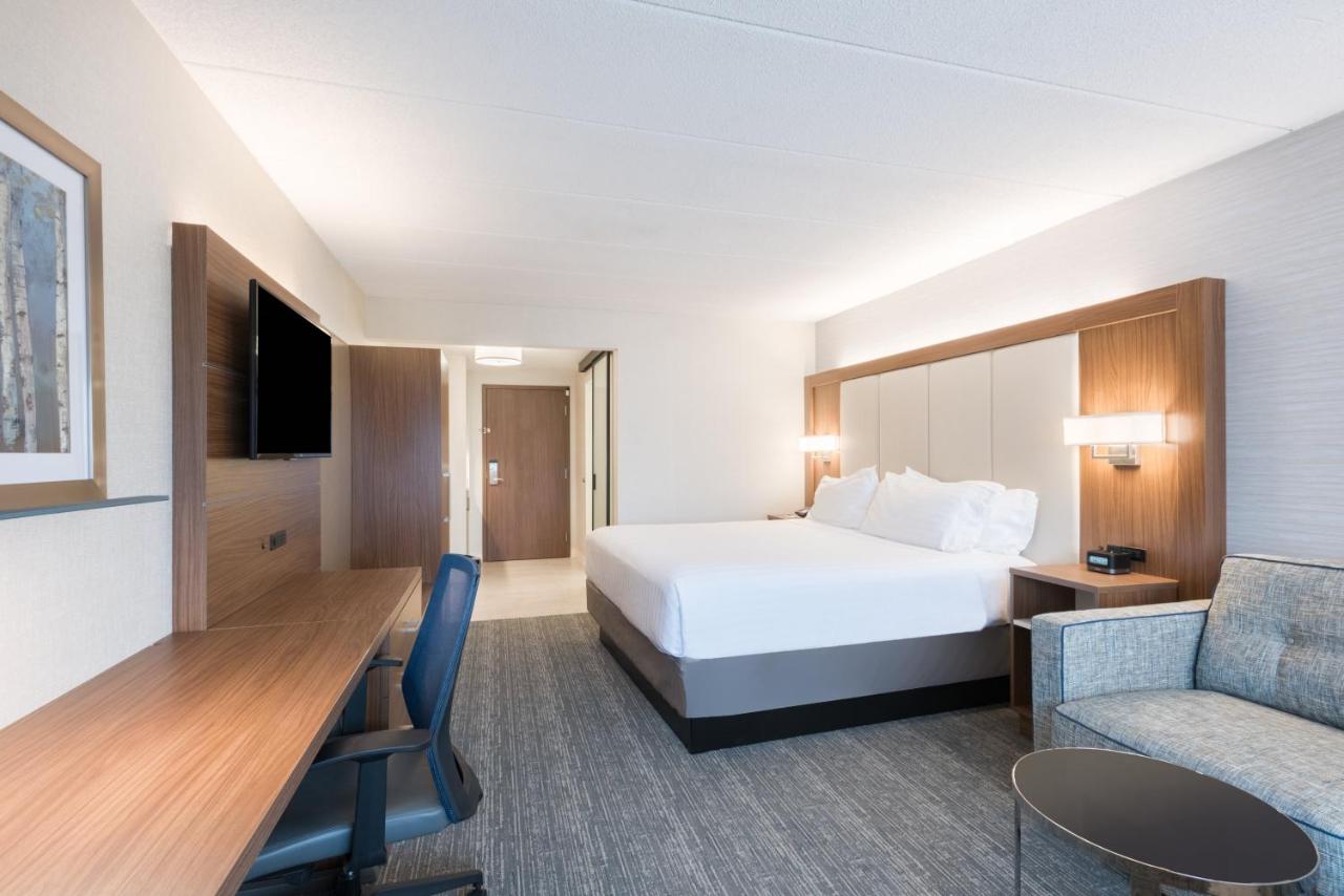 King Room - Non-Smoking at Holiday Inn Express Boston - Waltham by IHG