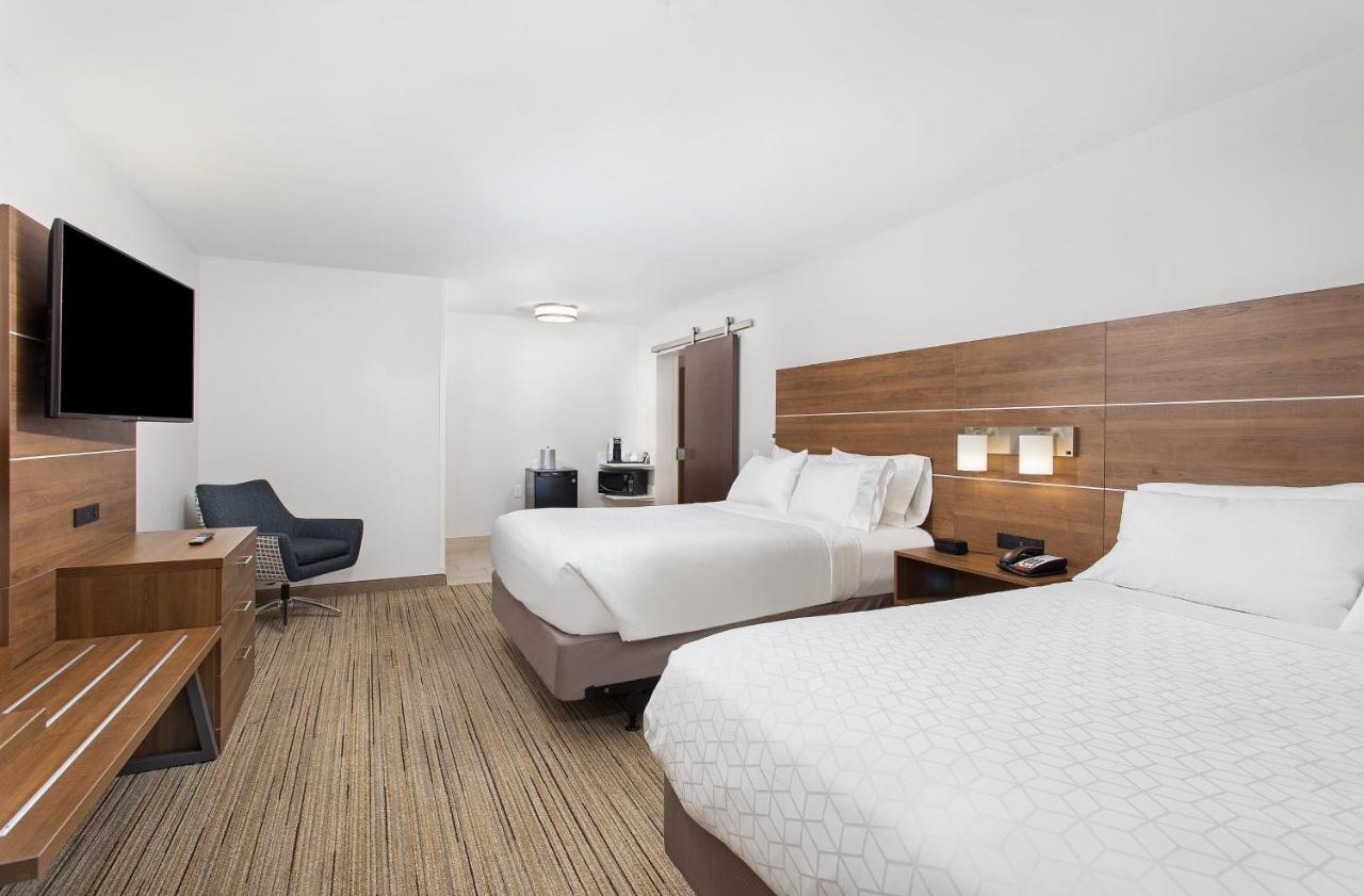| Holiday Inn Express Williamsburg, an IHG Hotel