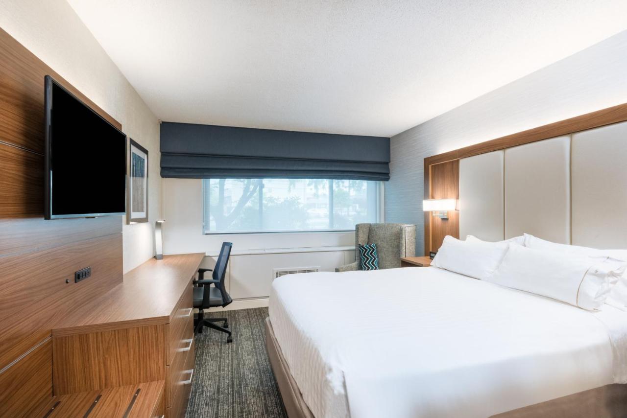 Queen Room - Non-Smoking at Holiday Inn Express Boston - Waltham by IHG