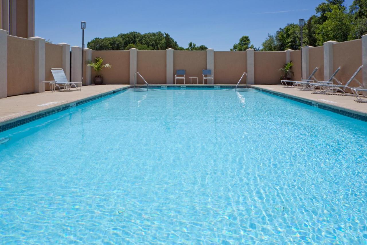  | Holiday Inn Express Washington DC East- Andrews AFB, an IHG Hotel