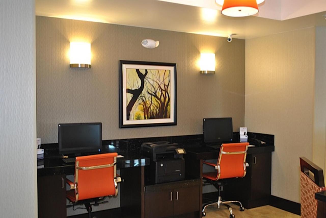 | Holiday Inn Express Salem, an IHG Hotel
