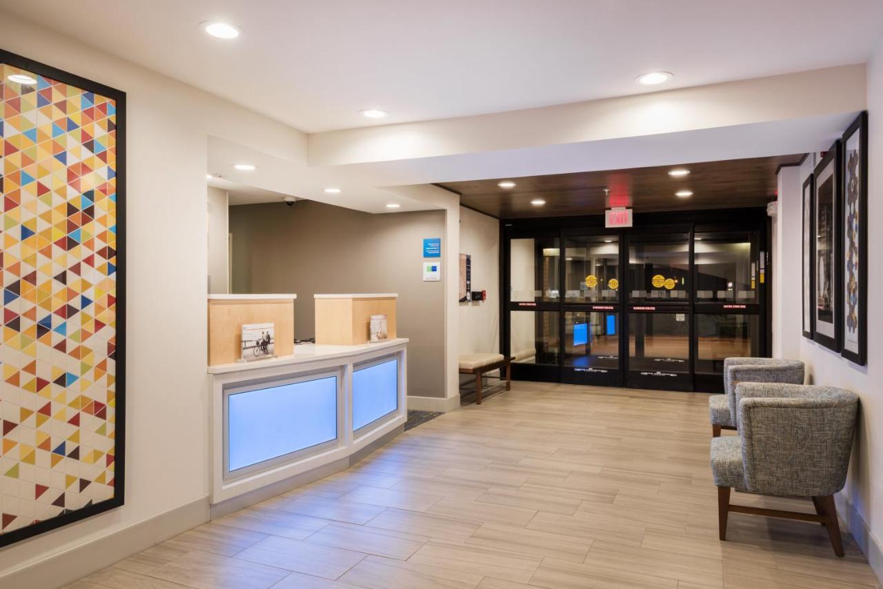 | Holiday Inn Express Warrenton, an IHG Hotel