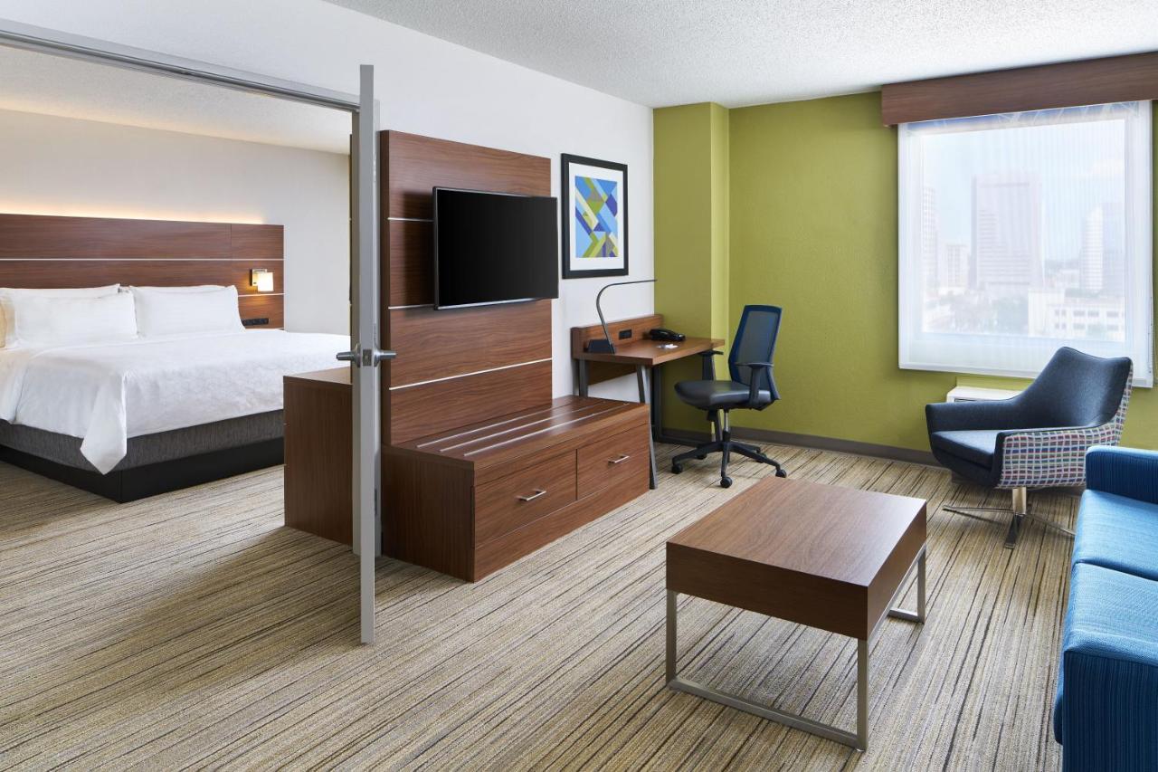 | Holiday Inn Express - Richmond Downtown, an IHG Hotel