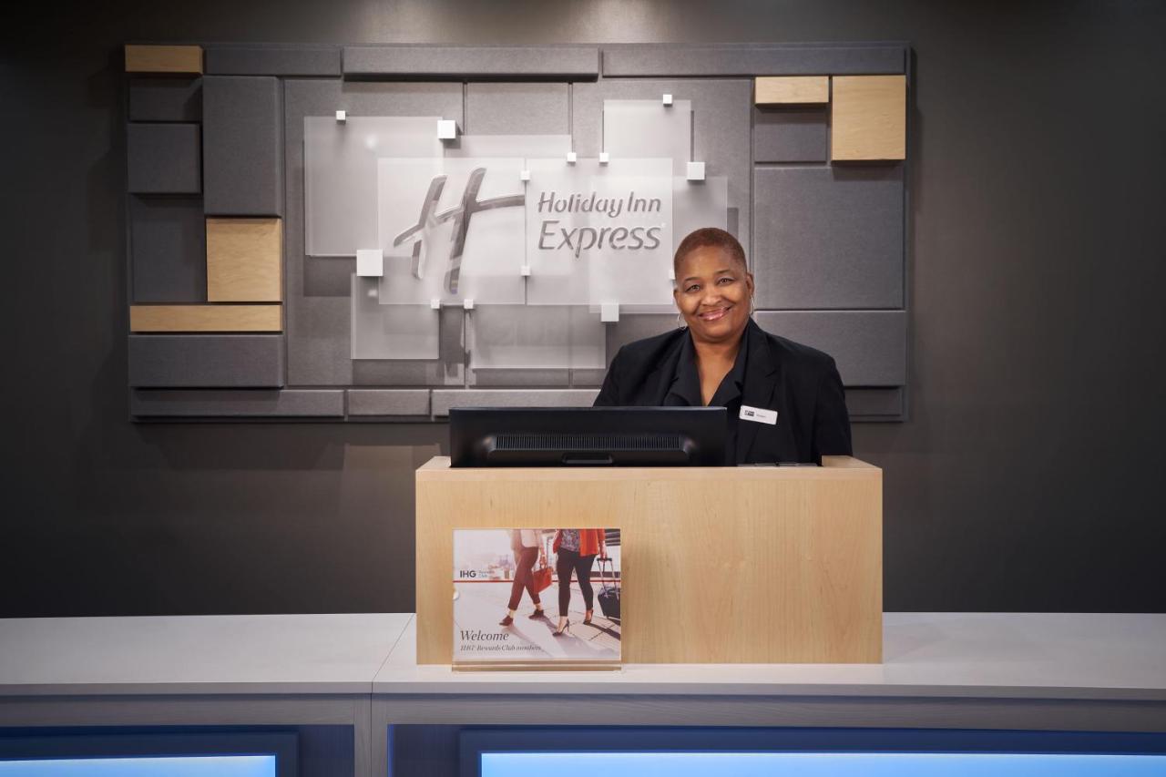 | Holiday Inn Express - Richmond Downtown, an IHG Hotel