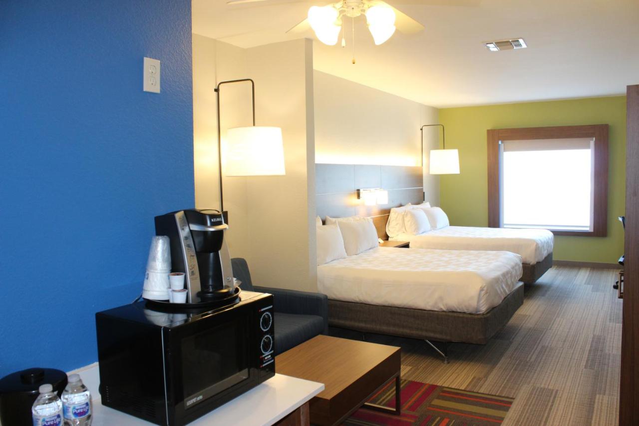 Queen Suite - Disability Access/Non-Smoking at Holiday Inn Express & Suites Mansfield by IHG