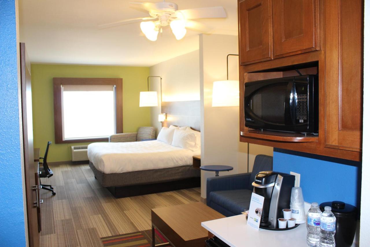 King Suite - Non-Smoking at Holiday Inn Express & Suites Mansfield by IHG